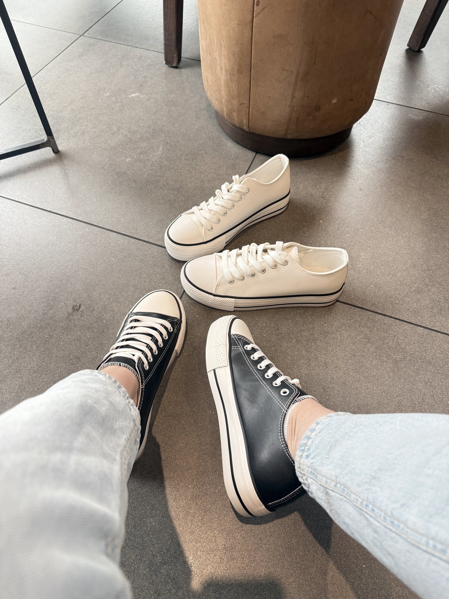 Converse cuero negra -BD23