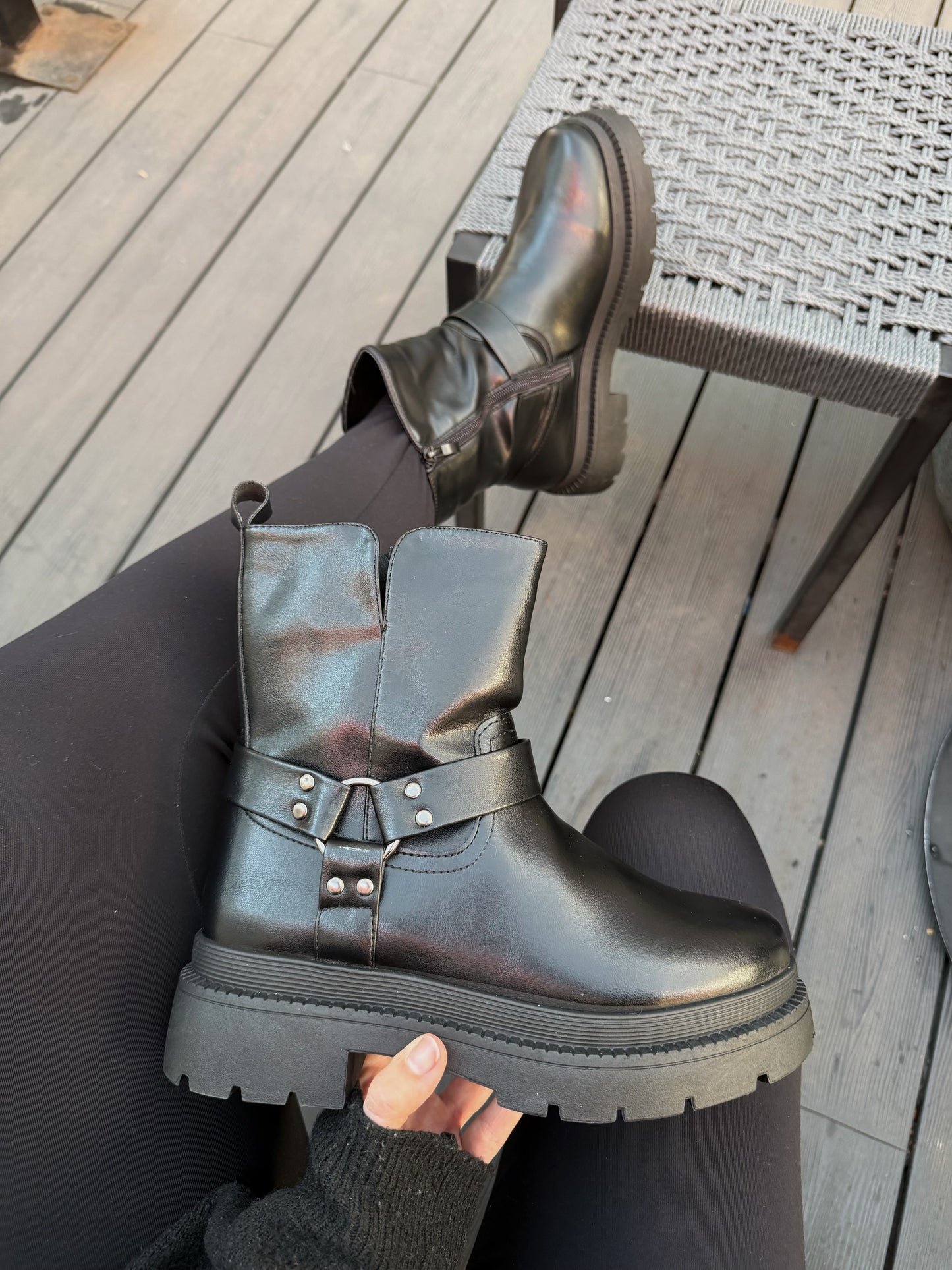 Bota negra N80
