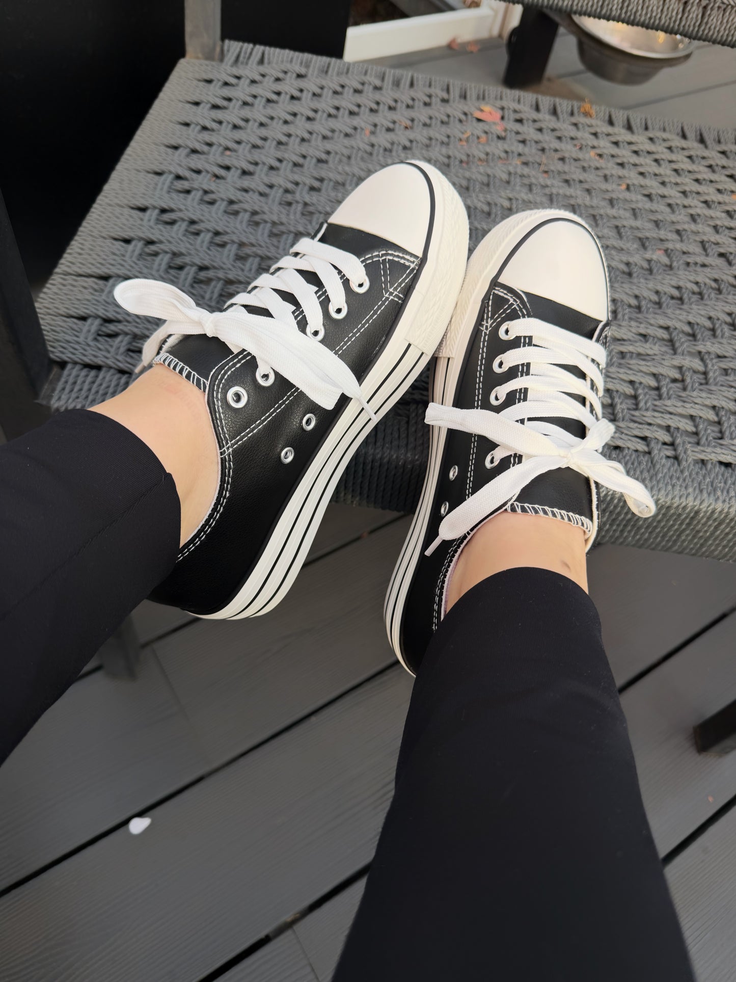 Zapatillas Negra ecocuero - 2J02-1