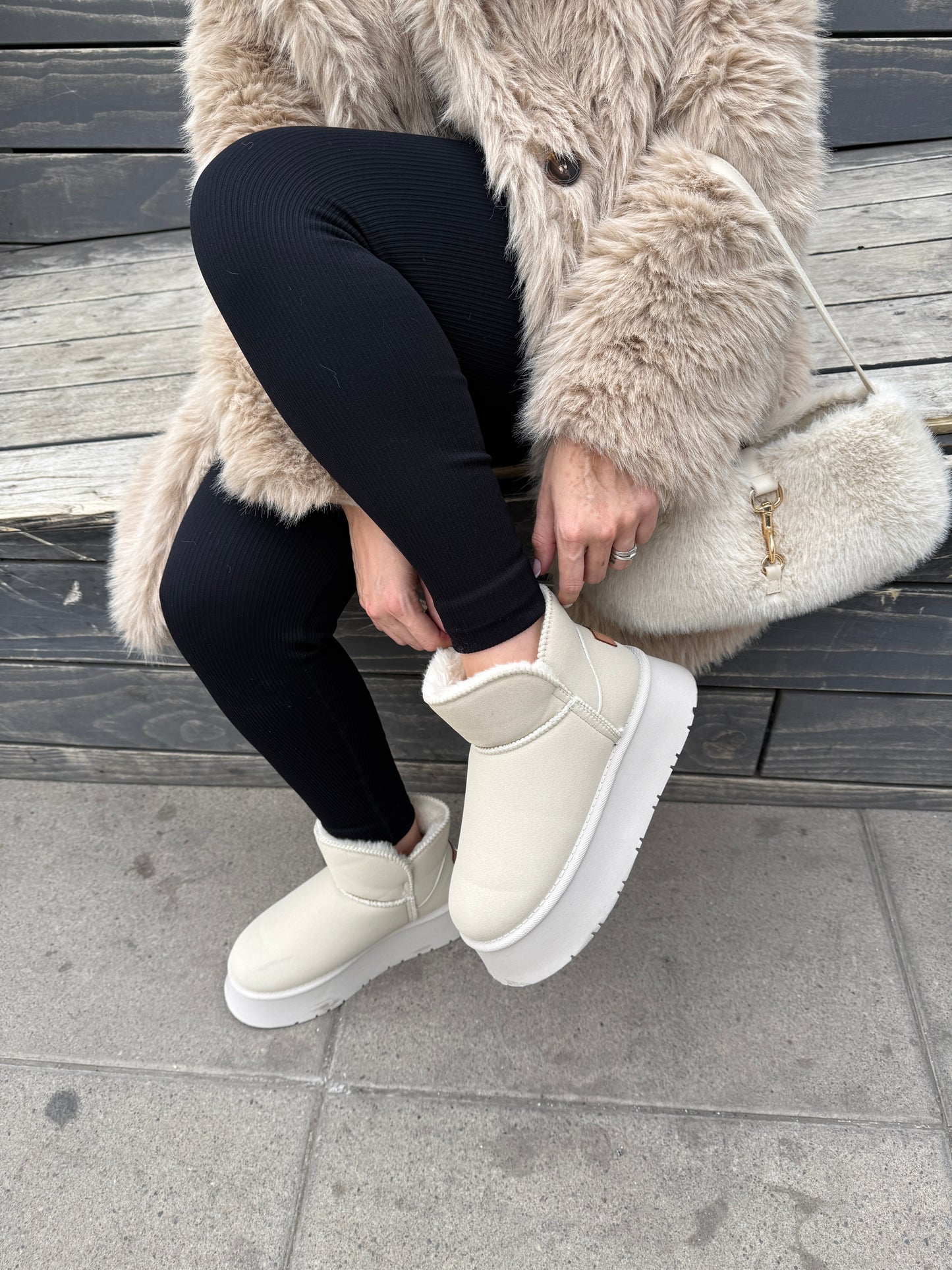 Pantubotas beige