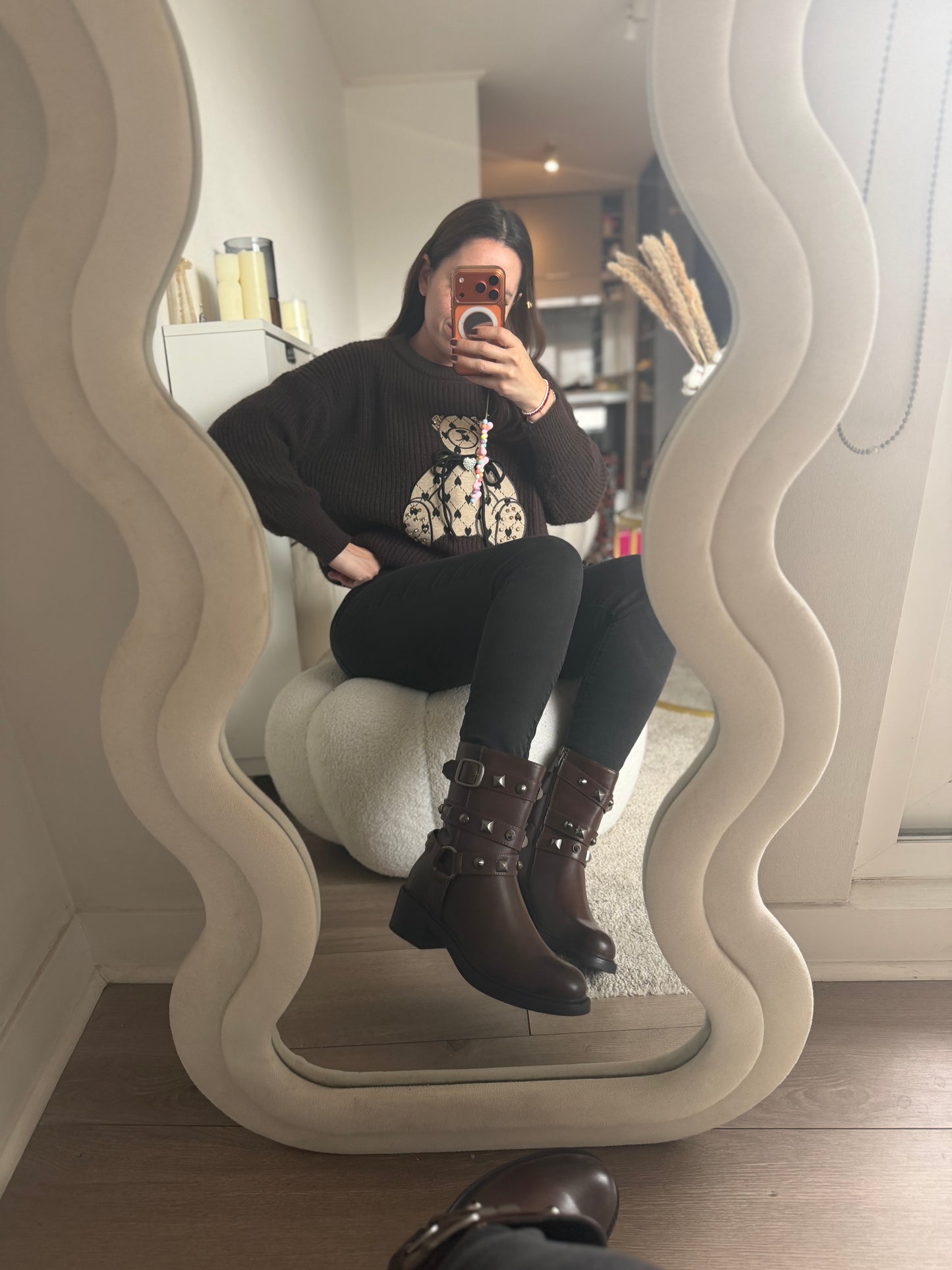 Botas tachas - chocolate