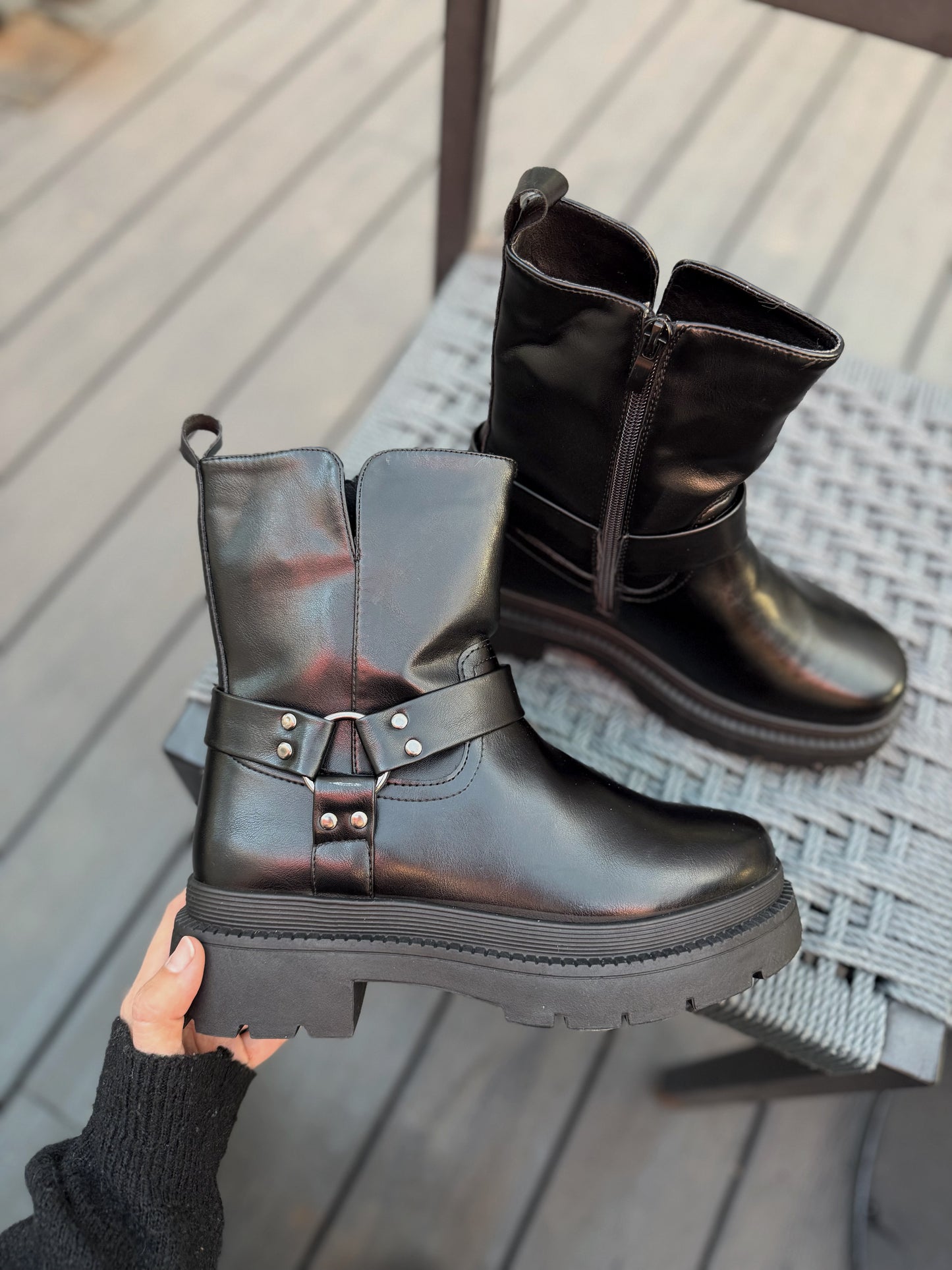 Bota negra N80