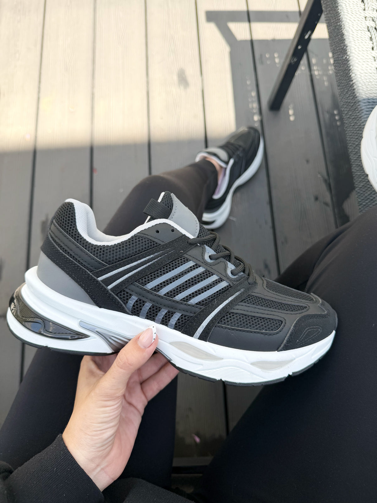 Zapatillas deportivas 6J11- Negra
