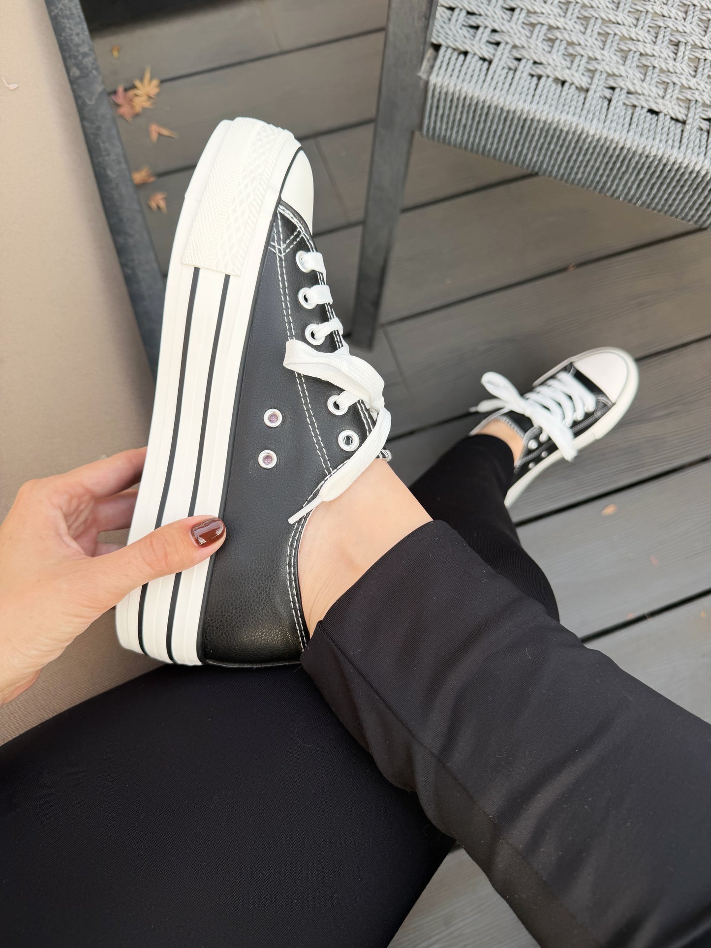 Zapatillas Negra ecocuero - 2J02-1
