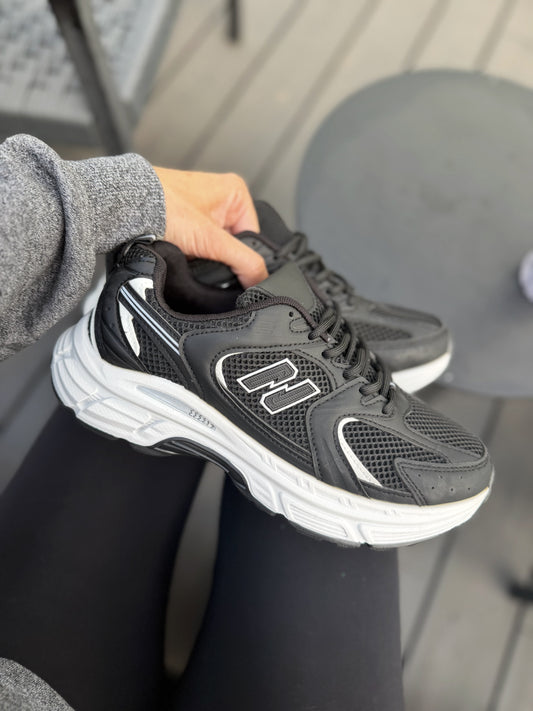 Zapatilla deportiva GB808 - Negra