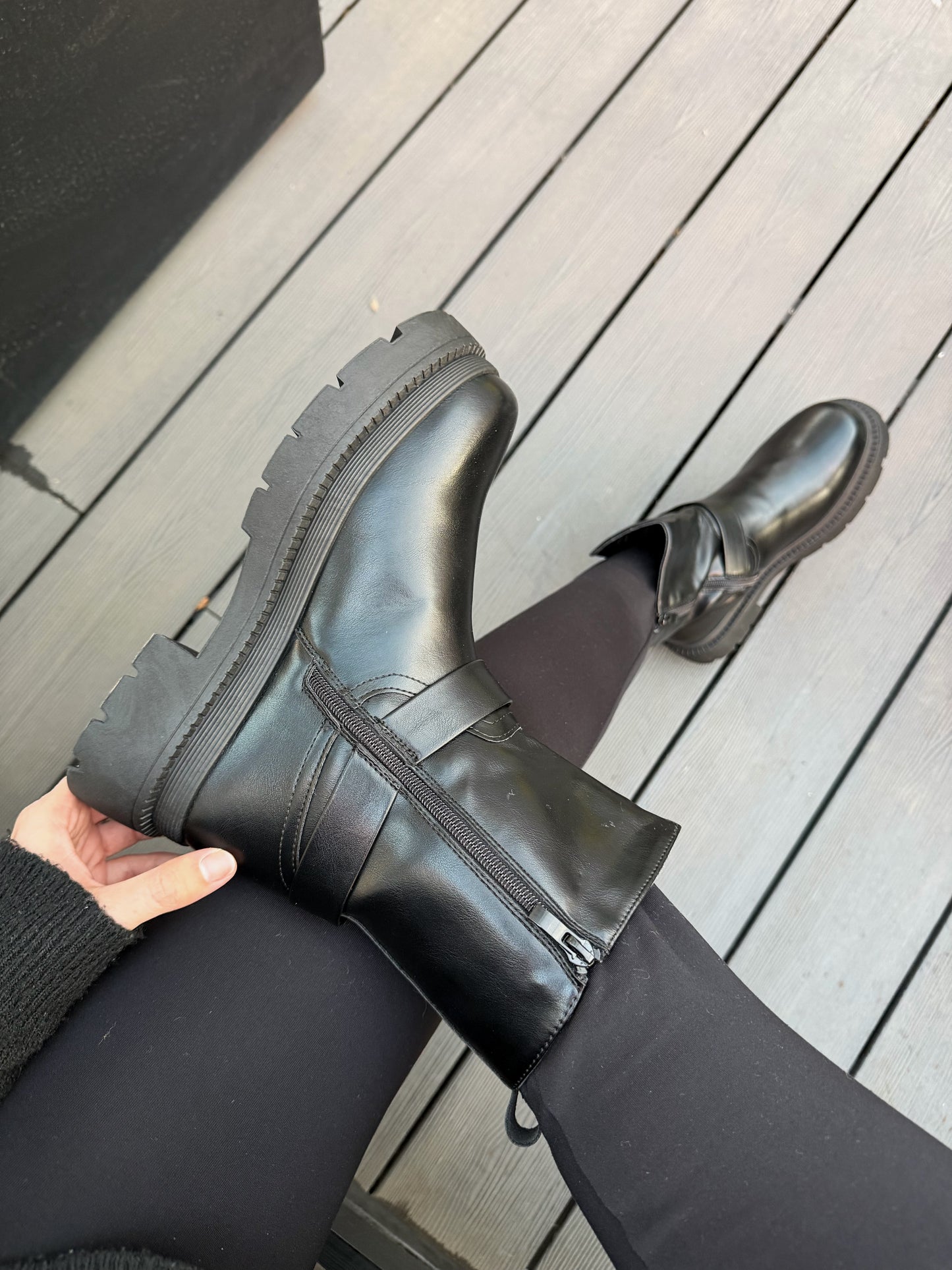 Bota negra N80