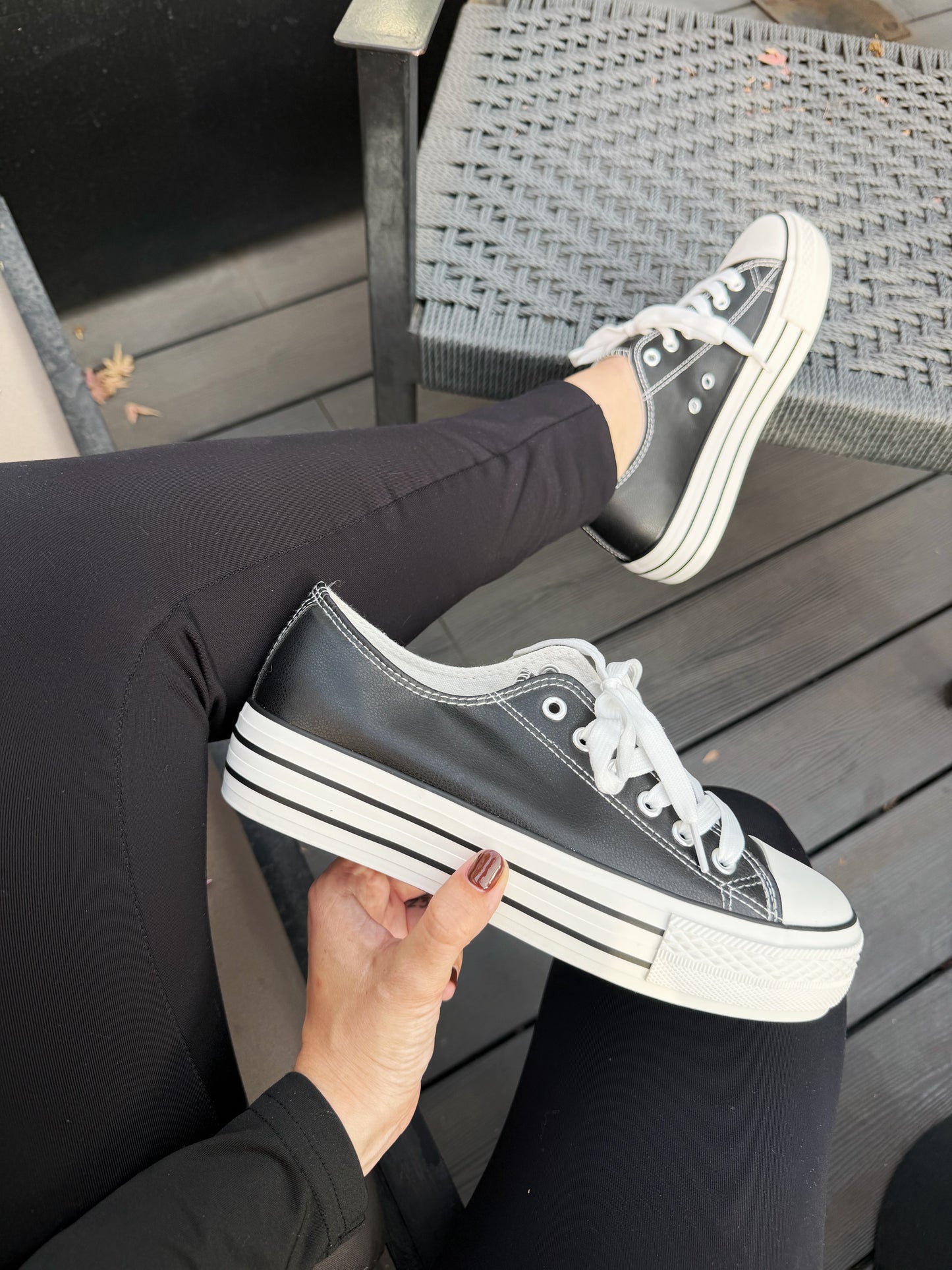 Zapatillas Negra ecocuero - 2J02-1