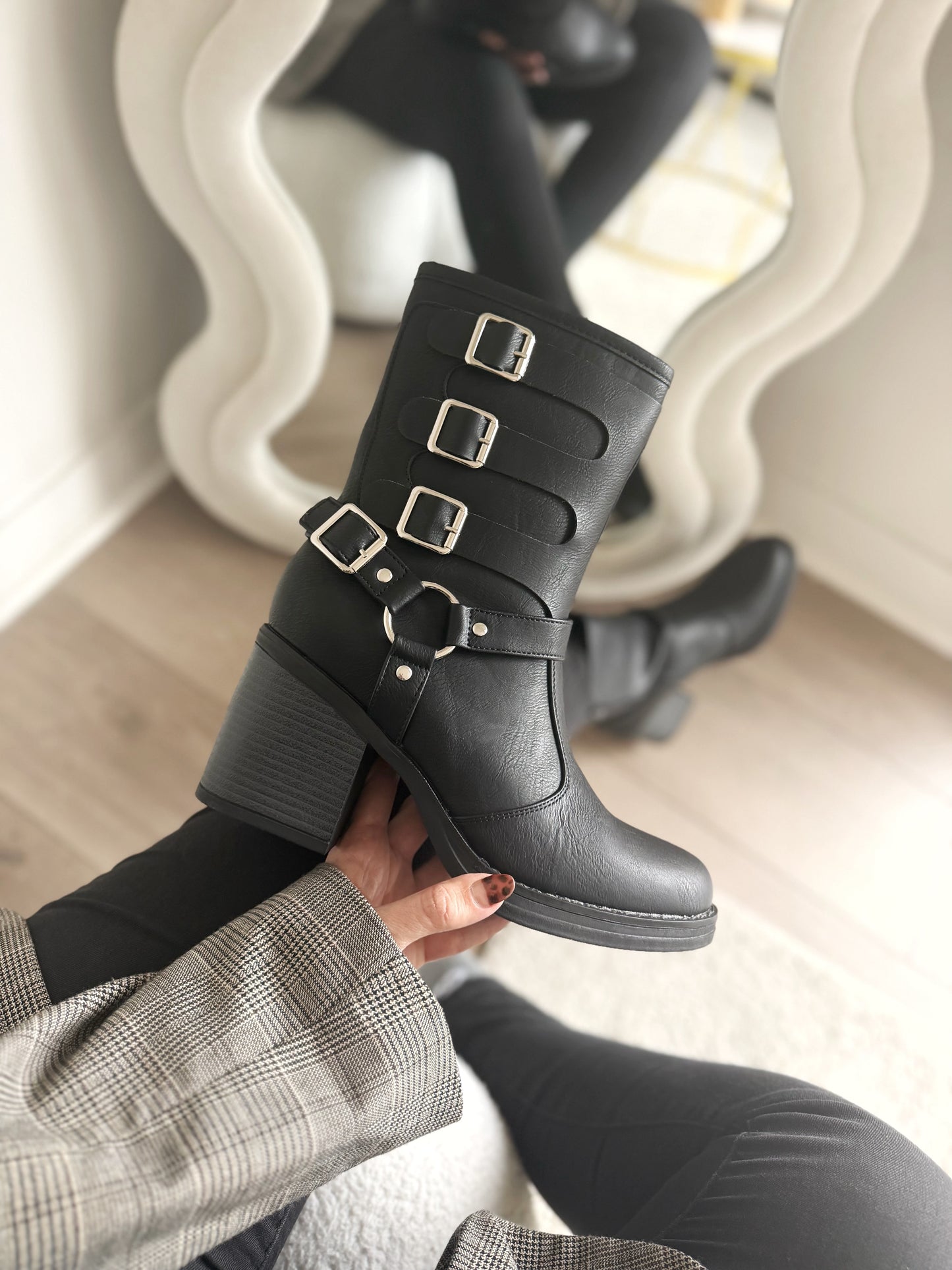Botas hebillas 22-11 - Negra