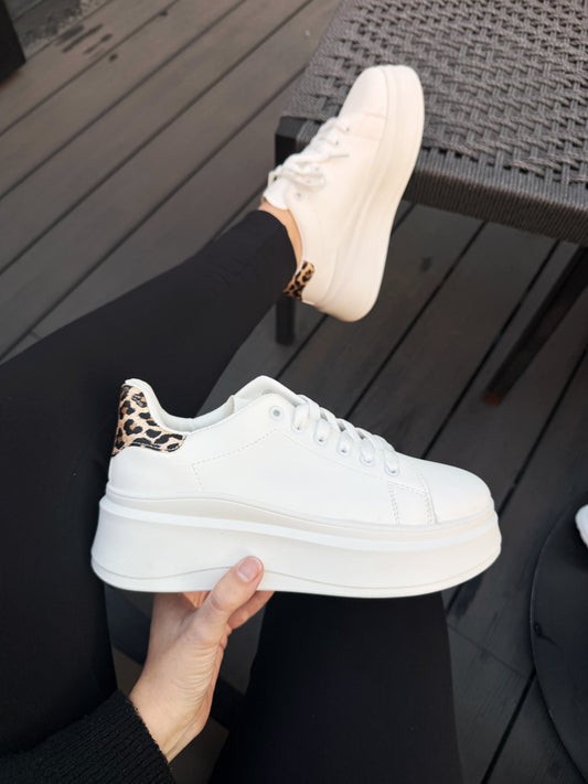 Zapatillas blancas 5J23