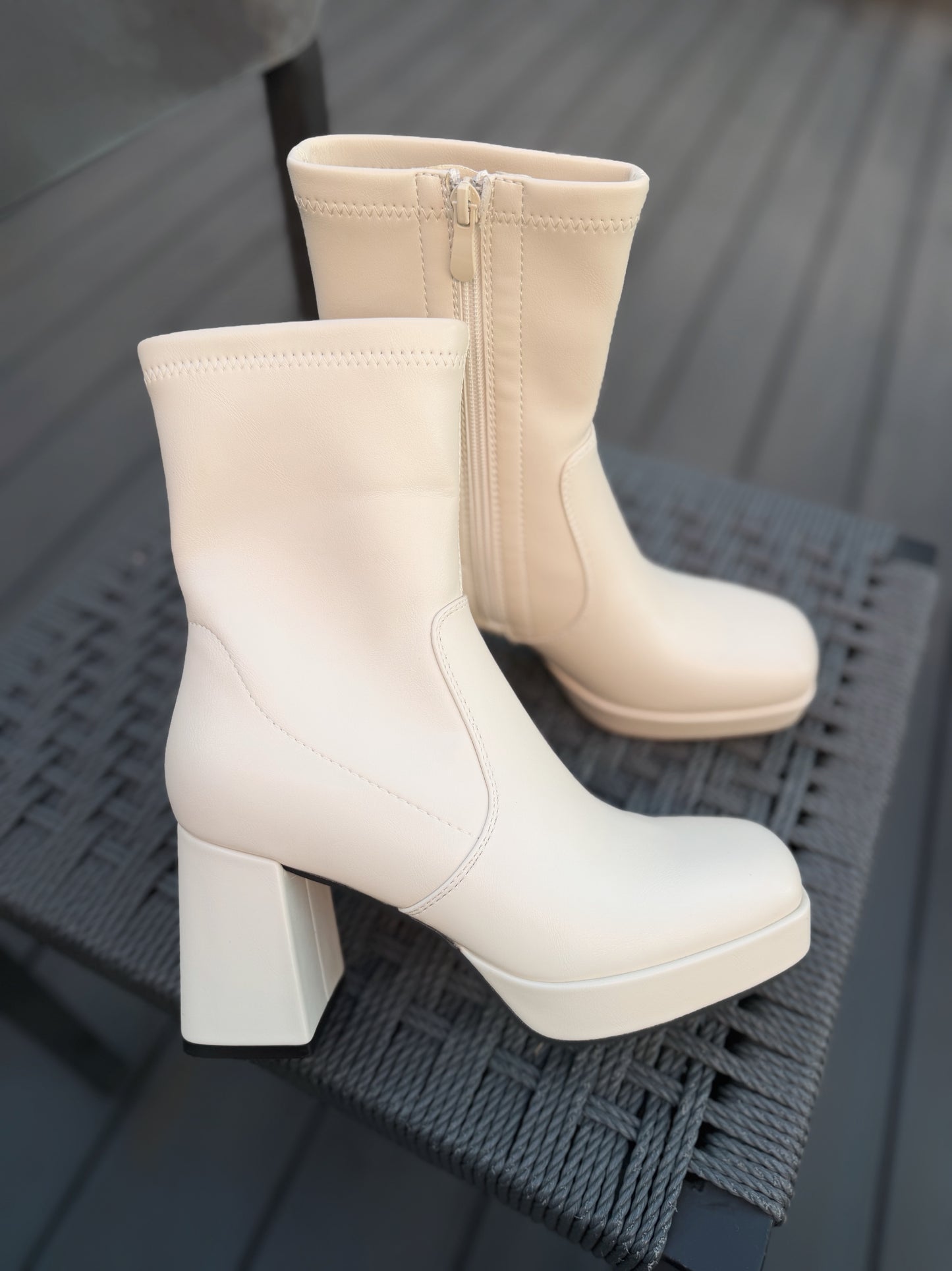 Botín beige 24-16