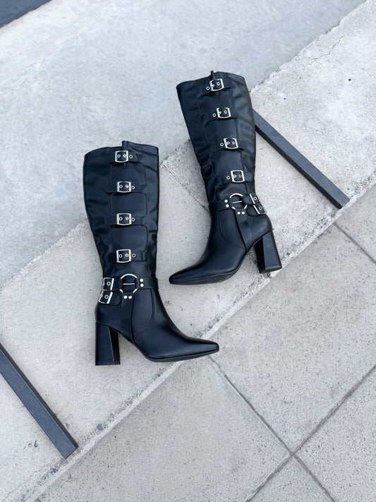Botas largas tachas