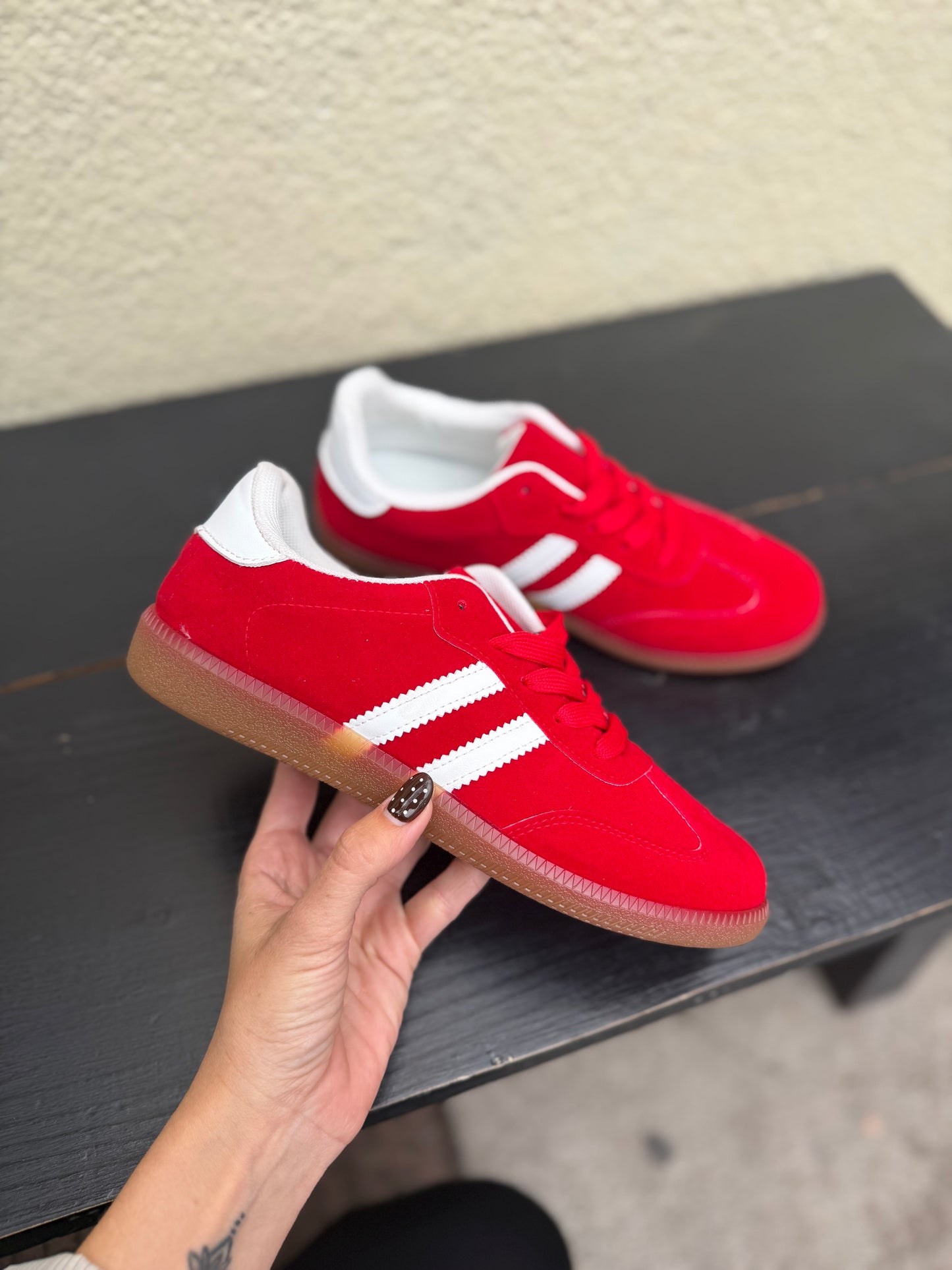 Zapatillas estilo Samba Roja